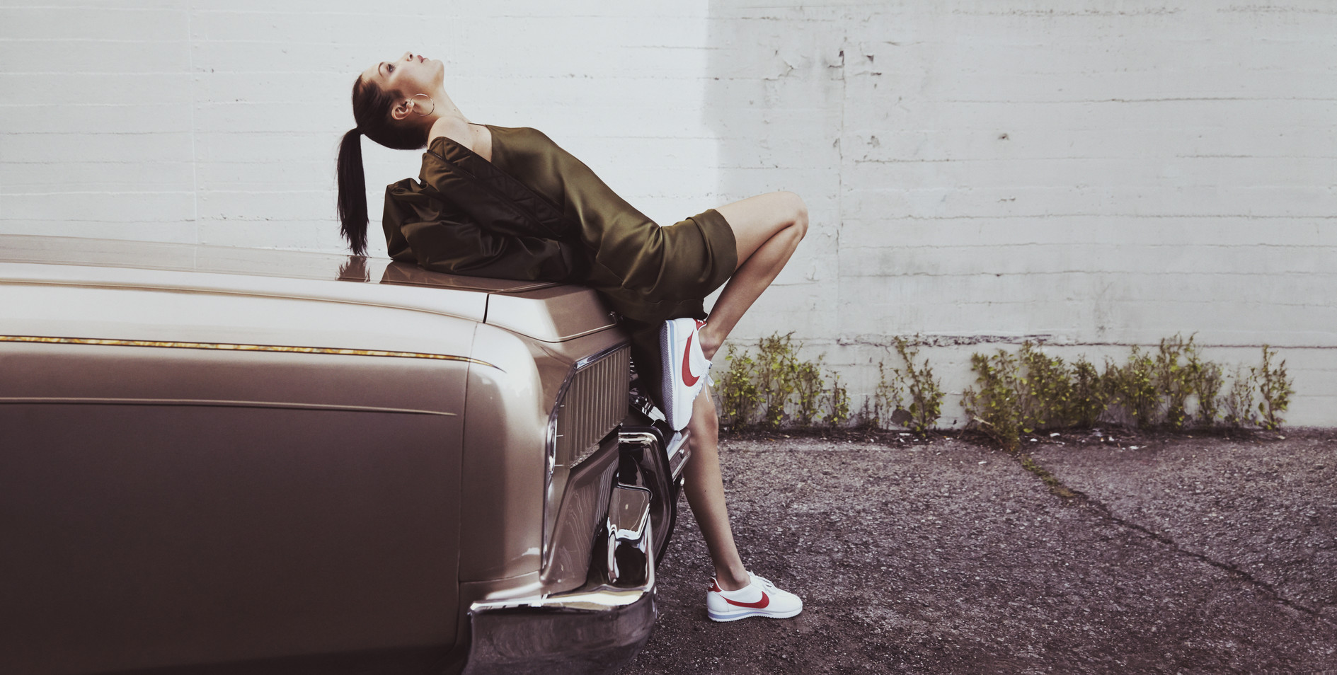 Nike ne celebra i 45 anni di Cortez con Bella Hadid