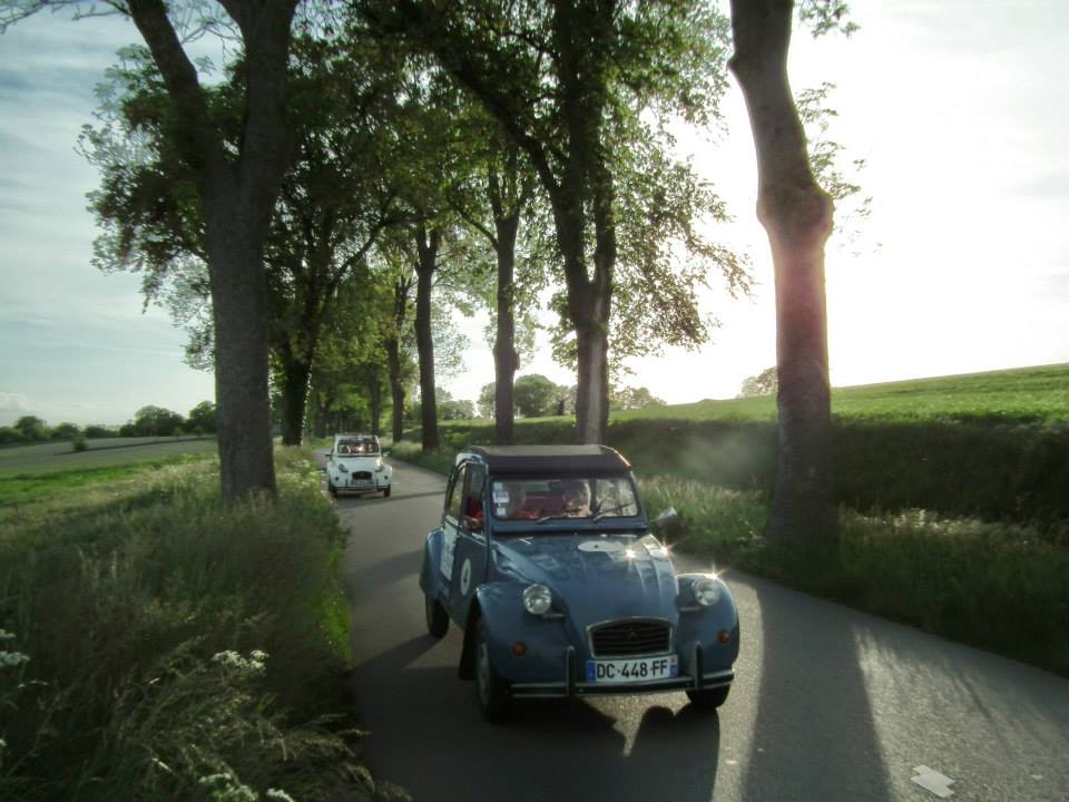 Un'idea di viaggio: visitare Parigi con la Citroën 2CV