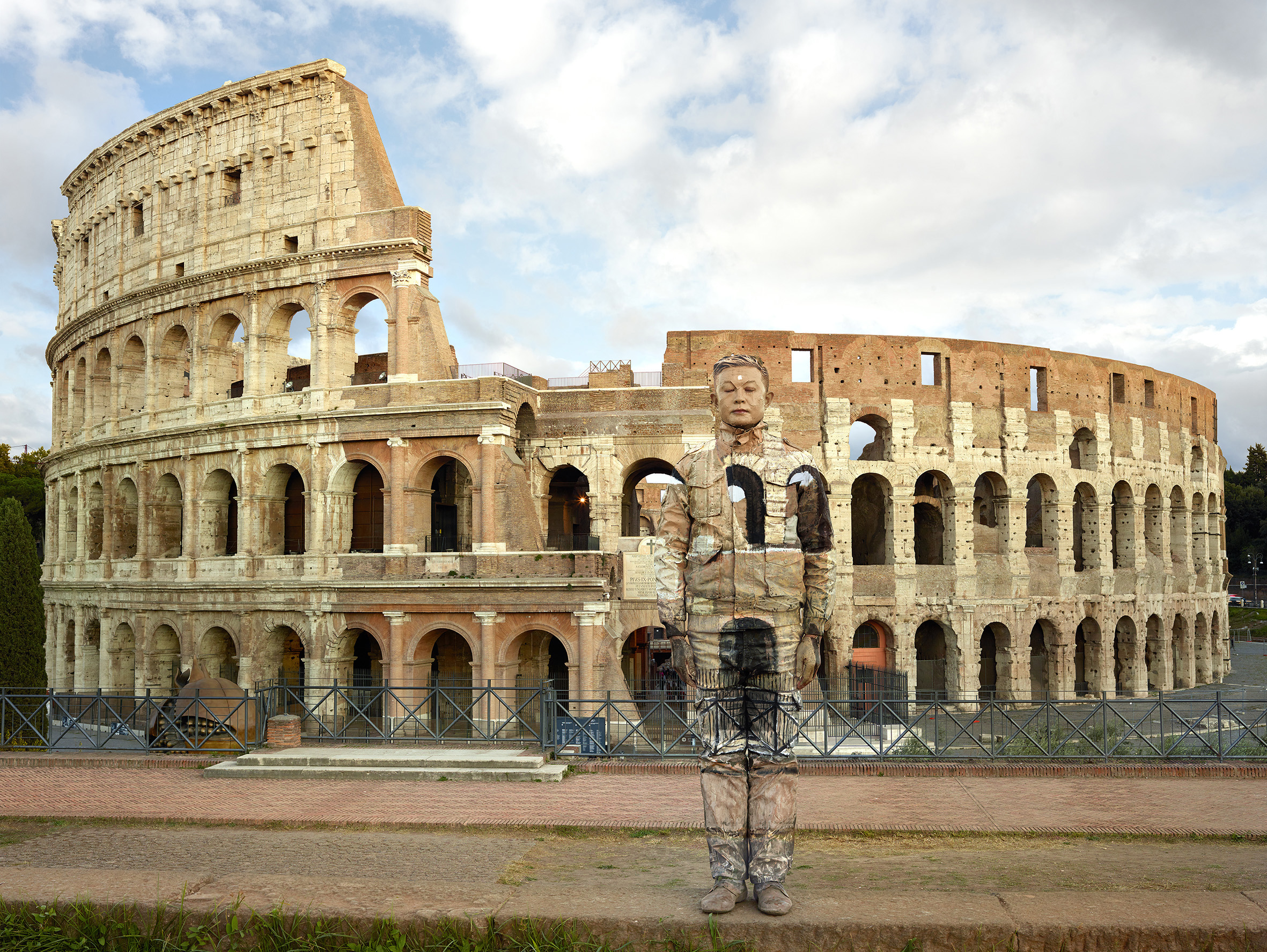 Liu Bolin. The invisible man a Roma finalmente dal 2 Marzo