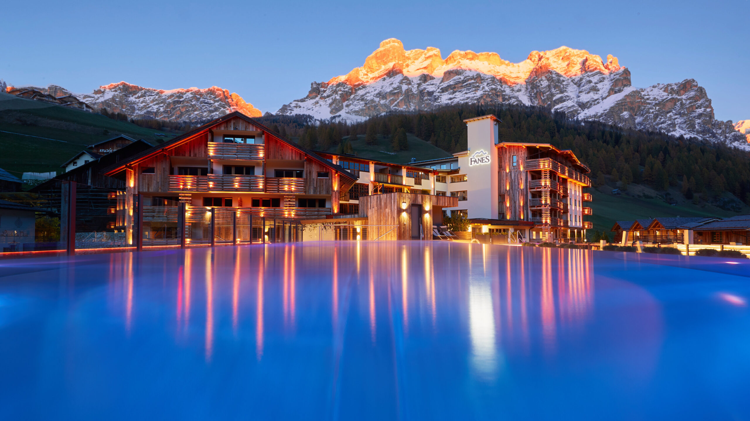 Nuovo look per il Dolomiti Wellness Hotel Fanes. Tante le novità